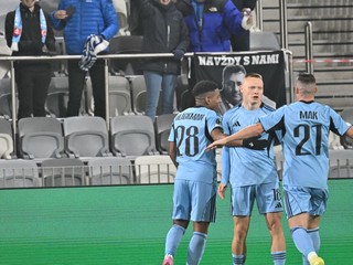 Nino Marcelli (uprostred) sa raduje z gólu.