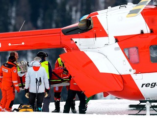 Michelle Gisinovú odnášajú po páde do vrtuľníka