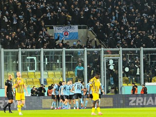 Futbalisti Slovana sa tešia z druhého gólu počas zápasu 19. kola Niké ligy FC DAC 1904 Dunajská Streda - ŠK Slovan Bratislava.