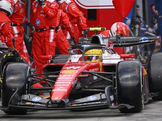 Lewis Hamilton počas pretekov v Austrálii