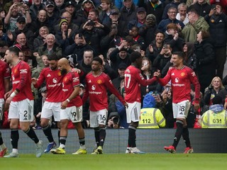 Manchester United oslavuje gól. 