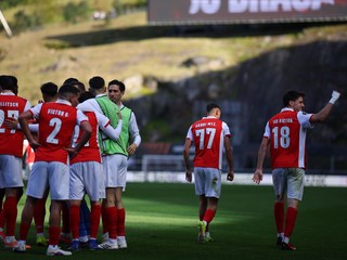 Futbalisti Sportingu Braga oslavujú gól proti Ferencvárosu.