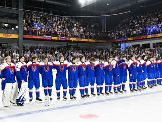 Na snímke smútok hráčov Slovenska po prehre vo finálovom zápase medzi Slovenskom a Švédskom.