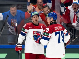 Česko oslavuje gól proti Dánsku na MS v hokeji 2026. 