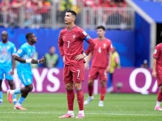 Portugalský futbalista Cristiano Ronaldo reaguje počas zápasu základnej skupiny K Majstrovstiev sveta vo futbale medzi Portugalskom a Kongom.