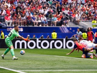 Unai Simon inkasuje gól v zápase s Belgickom