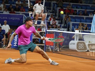 Slovenský tenista Alex Molčan na antukovom turnaji ATP 250 v chorvátskom Umagu.