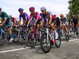Vuelta skrátila etapu o takmer 80 kilometrov. Dôvodom sú extrémne horúčavy 