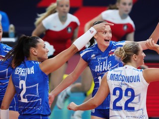 Slovenské volejbalistky sa tešia z bodu v zápase proti Švédsku na ME 2026.