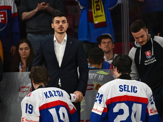 Martin Dendis na lavičke Slovenska počas MS U18 2026.