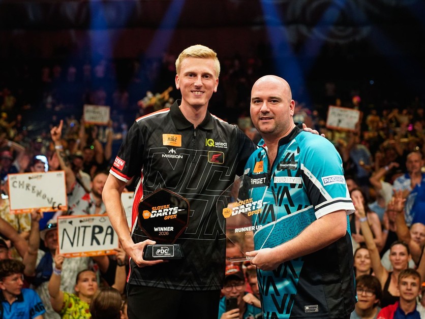 Víťaz Wessel Nijman a zdolaný Rob Cross po finále Slovak Darts Open 2026.