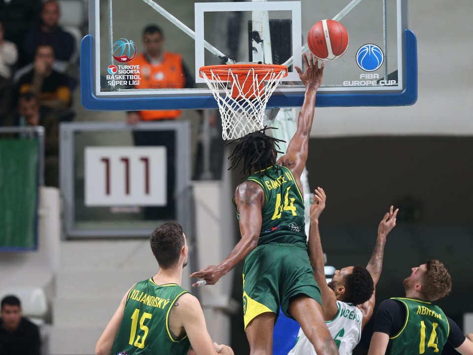 Basketbalista Karl Gamble z tímu Patrioti Levice.