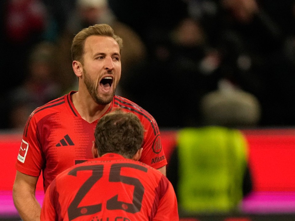 Harry Kane sa teší po strelenom góle v zápase Bayern Mníchov - FC Augsburg.