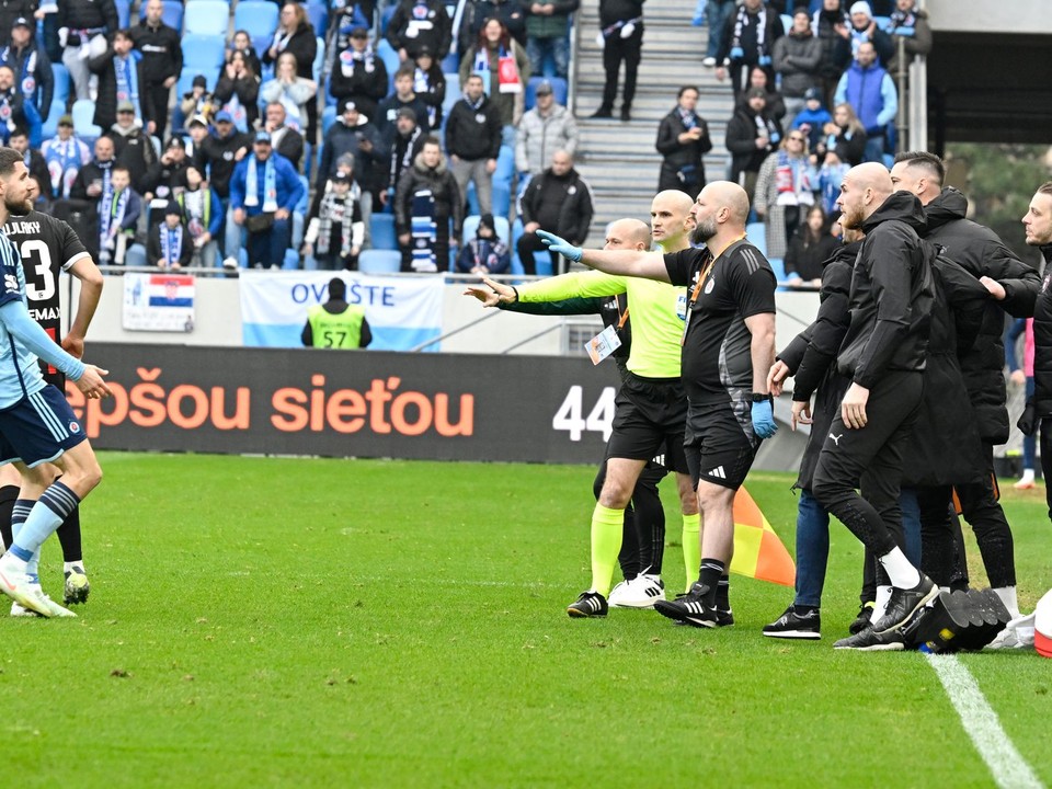 Emócie počas zápasu ŠK Slovan Bratislava - FC Spartak Trnava v 2. kole skupiny o titul v Niké lige.