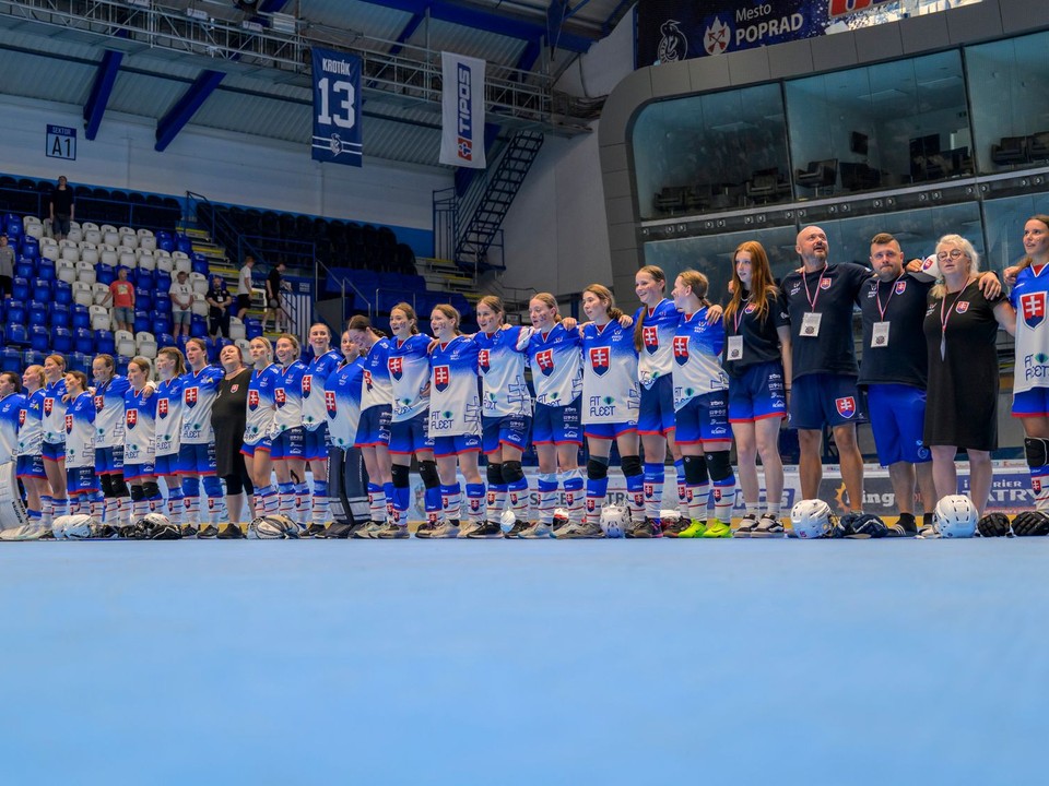 Slovenské hokejbalistky do 20 rokov. 