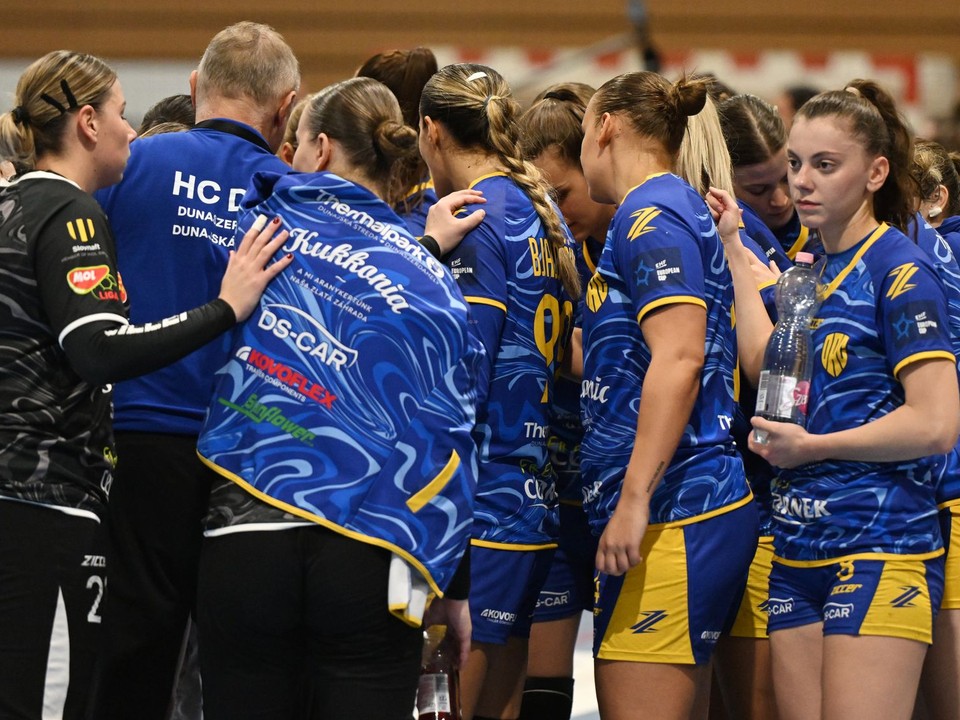 Na snímke hráčky DAC.