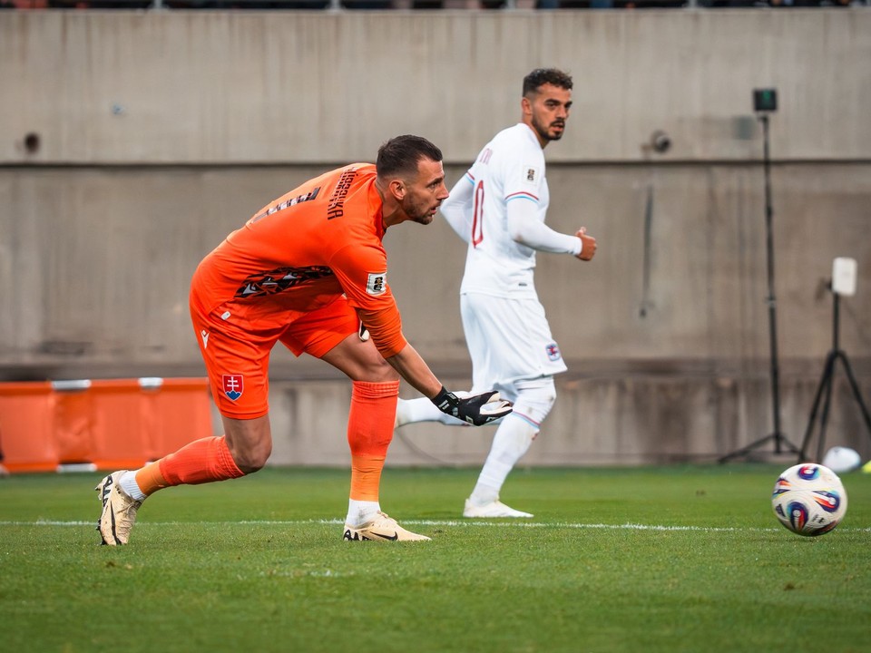 Martin Dúbravka počas zápasu Slovensko - Luxembursko v kvalifikácii na MS vo futbale 2026.