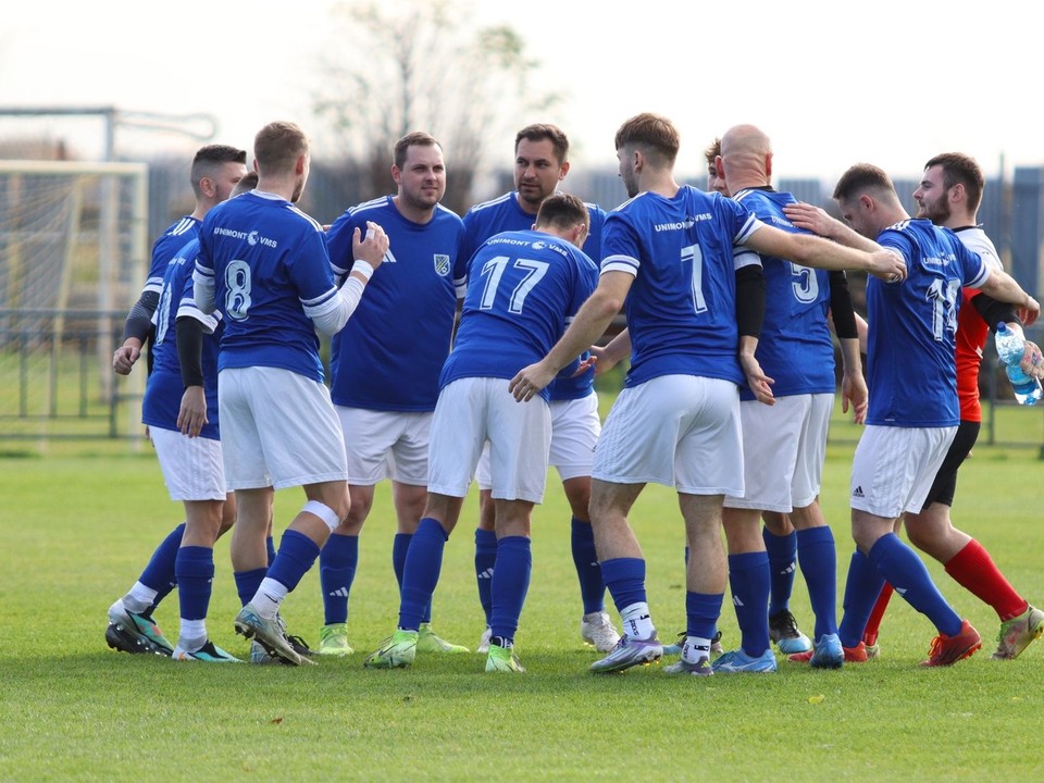 Futbalisti OFK Dlhé Klčovo.