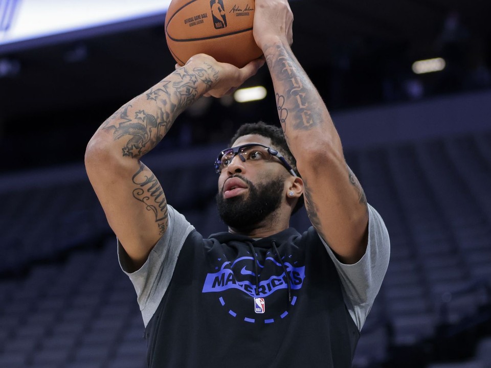 Na archívnej snímke zo 6. januára 2026 basketbalista Dallasu Mavericks  Anthony Davis.