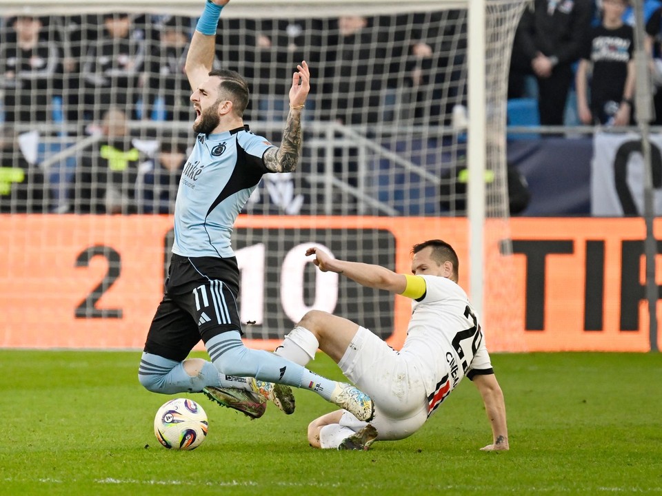 Na snímke vľavo Tigran Barseghjan (Slovan) a vpravo Martin Mikovič (Trnava).