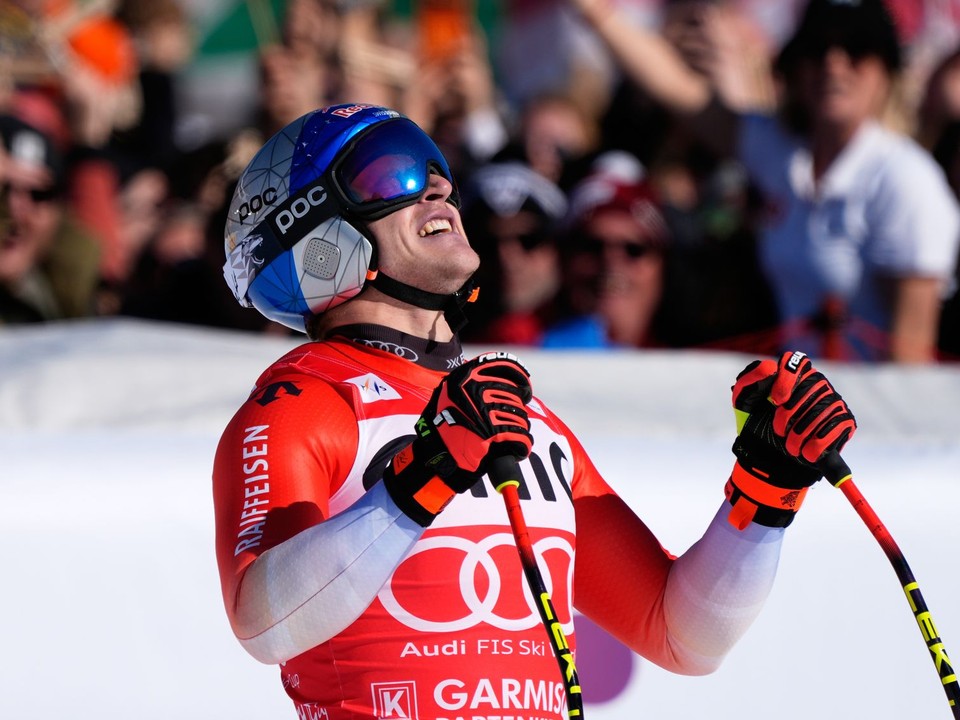 Marco Odermatt sa raduje v cieli