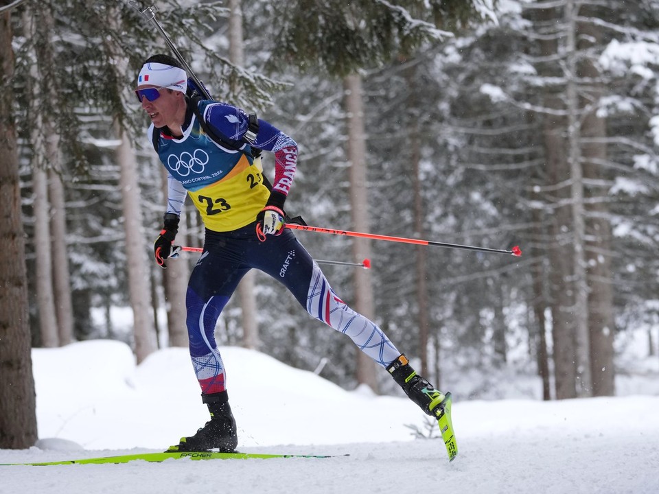 ONLINE: Hromadné preteky mužov v biatlone na ZOH 2026.