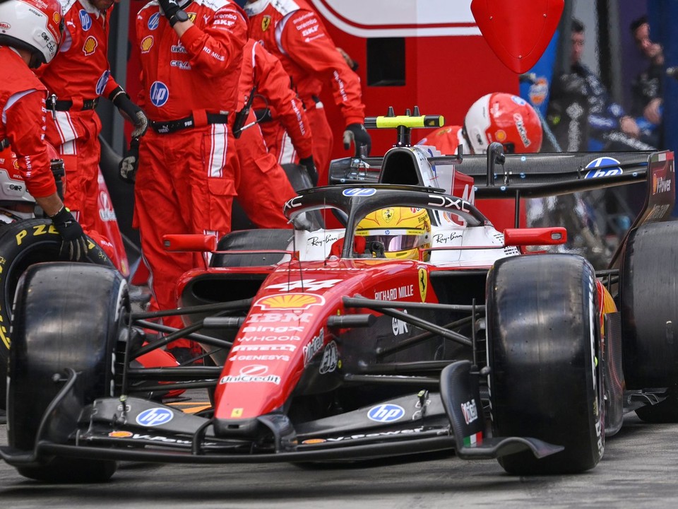 Lewis Hamilton počas pretekov v Austrálii