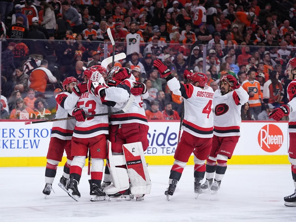 Hokejisti Caroliny Hurricanes sa tešia z postupu do finále Východnej konferencie NHL.