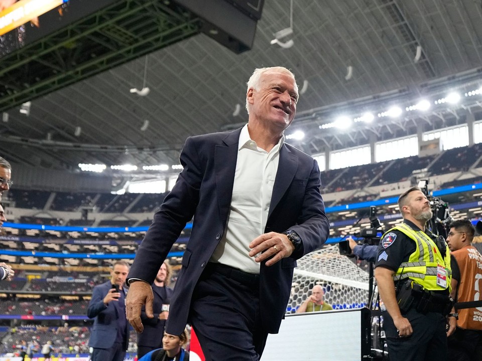 Tréner Didier Deschamps počas semifinále MS 2026.