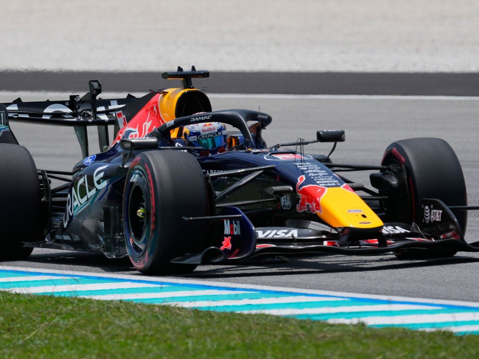Max Verstappen počas prvého tréningu na Veľkú cenu Bahrajnu.