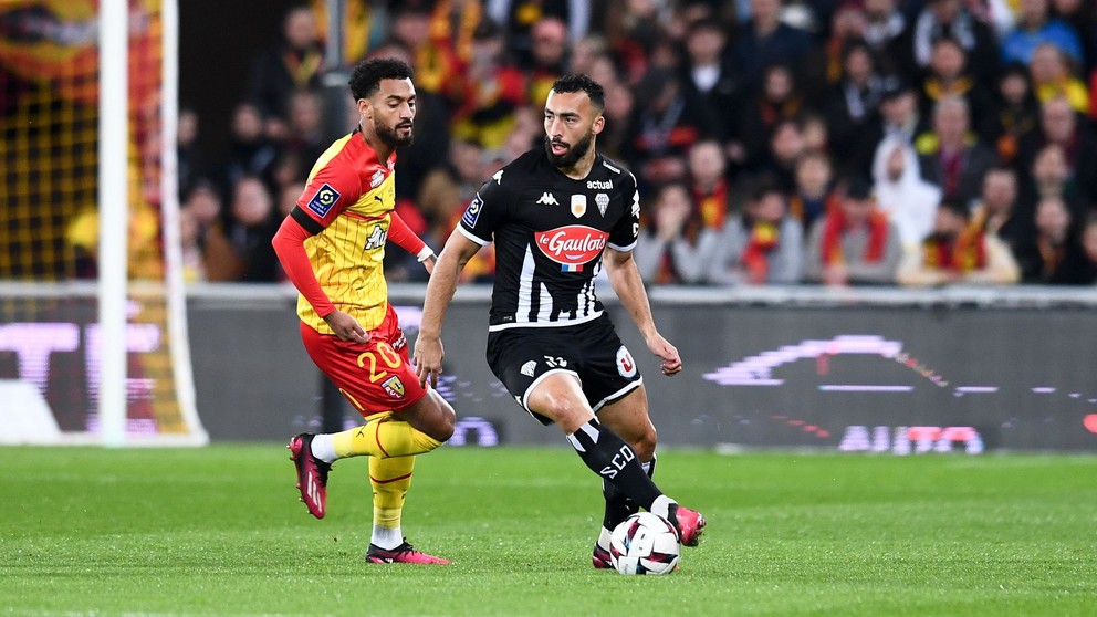 Hráč Angers Nabil Bentaleb.