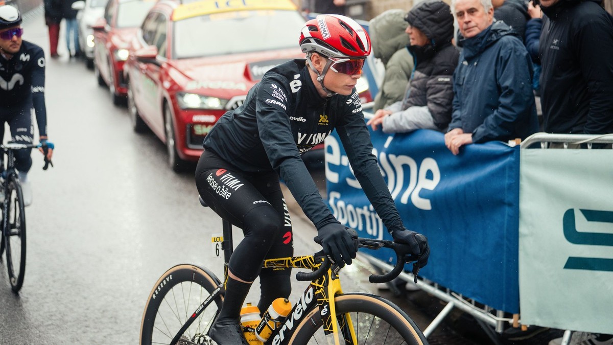 Jonas Vingegaard počas pretekov Paríž - Nice 2025.