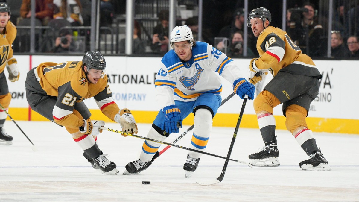 Robert Thomas v zápase proti Vegas Golden Knights.