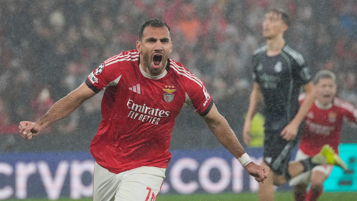 Vangelis Pavlidis oslavuje gól do siete Realu Madrid.