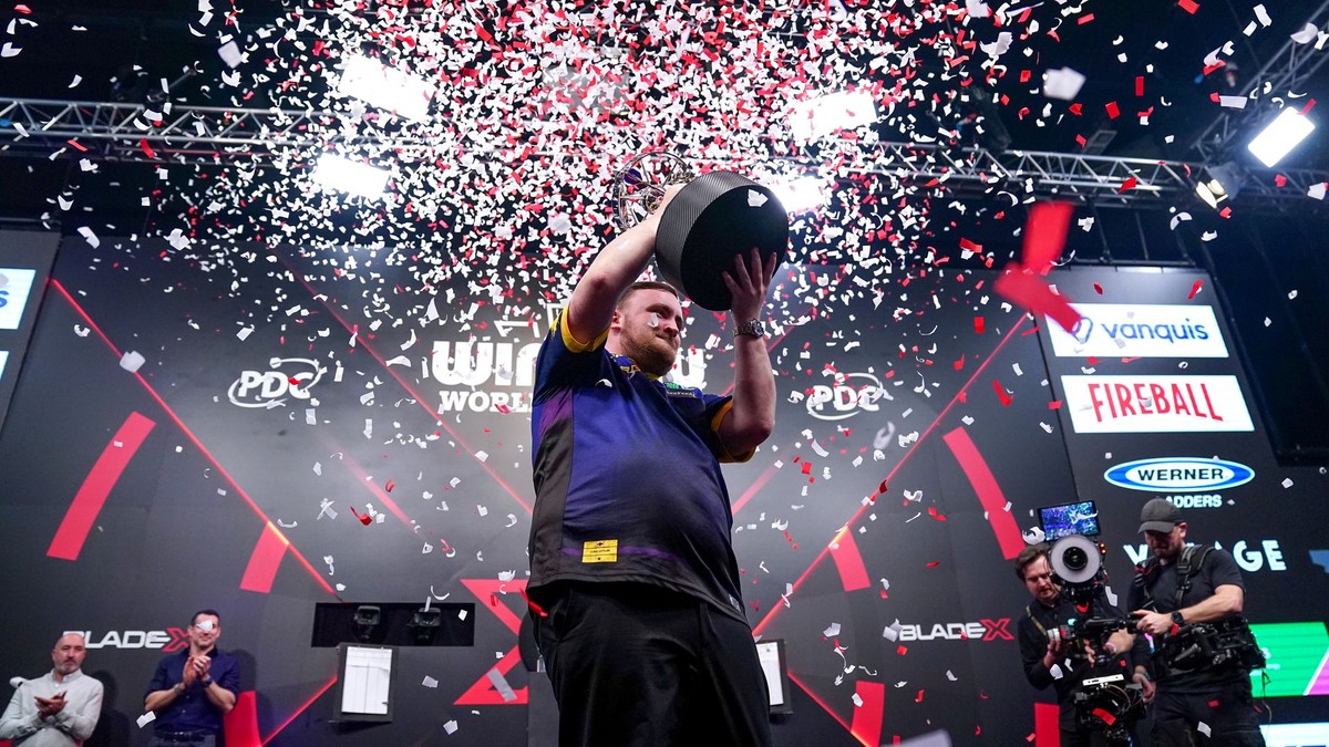 Anglický šípkar Luke Littler sa stal víťazom World Masters 2026.