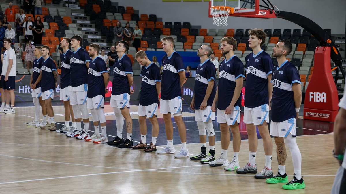 Hráči Slovenska pred zápasom baSKet Summer Challenge Slovensko - Angola.