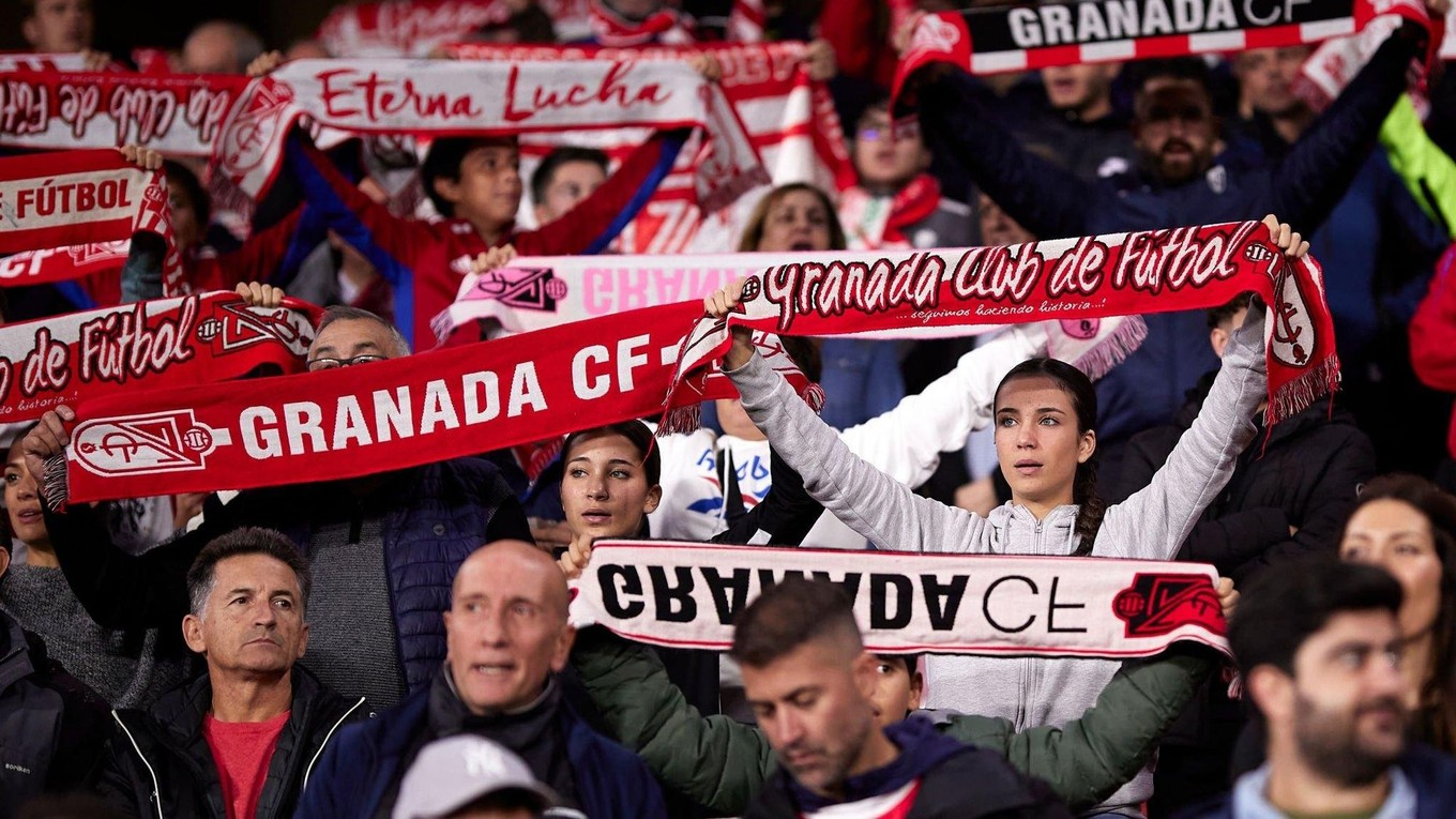 Fanúšikovia tímu Granada CF.