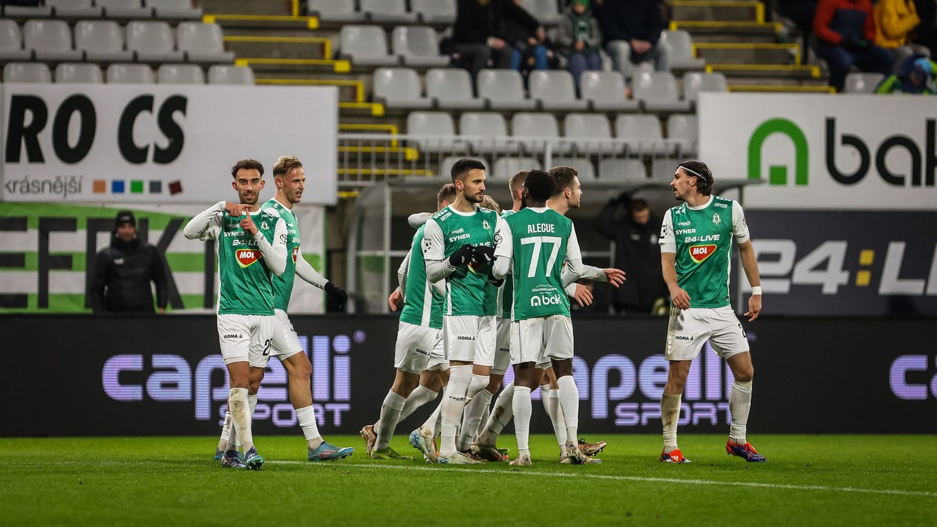 Sebastian Nebyla (vľavo) sa teší po strelenom góle v drese FK Jablonec.