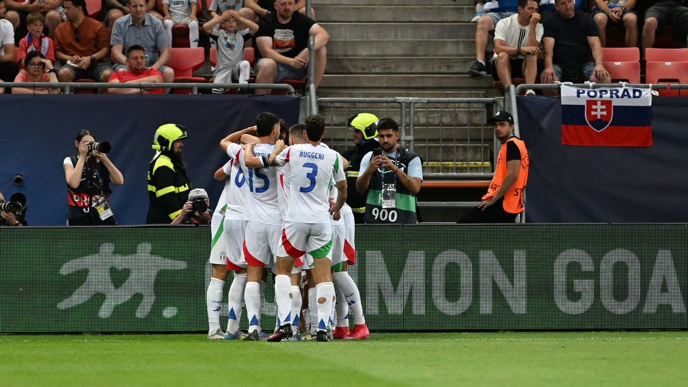 Radosť hráčov Talianska po strelení gólu v zápase Slovensko - Taliansko v skupine A na EURO U21 2025 (ME vo futbale do 21 rokov).