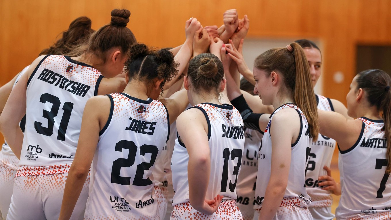 Hráčky tímu BK ŠK UMB Banská Bystrica.