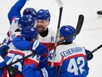 Na snímke slovenskí hokejoví reprezentanti Martin Fehérváry (42), Erik Černák (81) a Martin Pospíšil (76) sa tešia z úvodného gólu, ktorý strelil Pavol Regenda vo štvrťfinálovom dueli Slovensko - Nemecko na ZOH 2026.