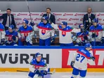 Slovenská striedačka počas zápasu Slovensko - Slovinsko na MS v hokeji 2026.