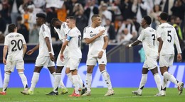 Kylian Mbappé (v strede) sa teší po strelenom góle v zápase Real Madrid - CF Pachuca vo finále Interkontinentálneho pohára 2024.