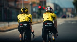 Cyklisti tímu Visma Lease a Bike