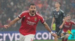 Vangelis Pavlidis oslavuje gól do siete Realu Madrid.