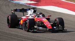 Charles Leclerc na Ferrari počas prvého tréningu na VC USA.