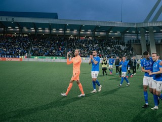 Radosť hráčov KÍ Klaksvík po zápase s FK Molde.