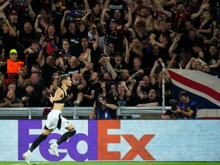 Albion Rrahmani oslavuje gól. 