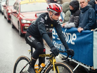 Jonas Vingegaard počas pretekov Paríž - Nice 2025.