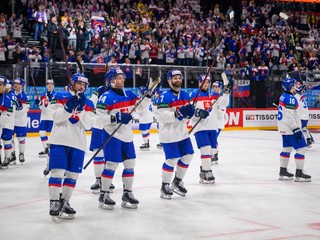Slovenskí hokejisti po víťazstve v zápase Slovensko - Slovinsko v skupine A na MS v hokeji 2025.
